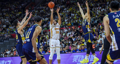 NBA：勇士主场击败灰熊 库里狂砍45分